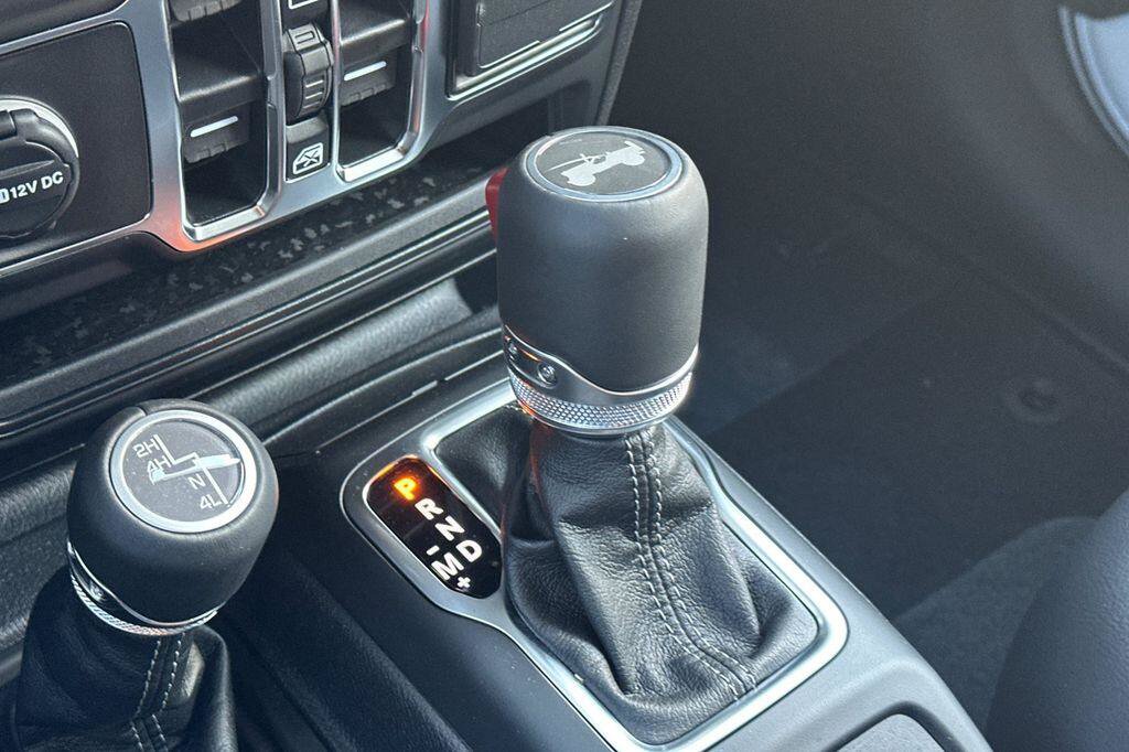 New 2026 Jeep Wrangler Unlimited Sahara AWD/4WD image 21