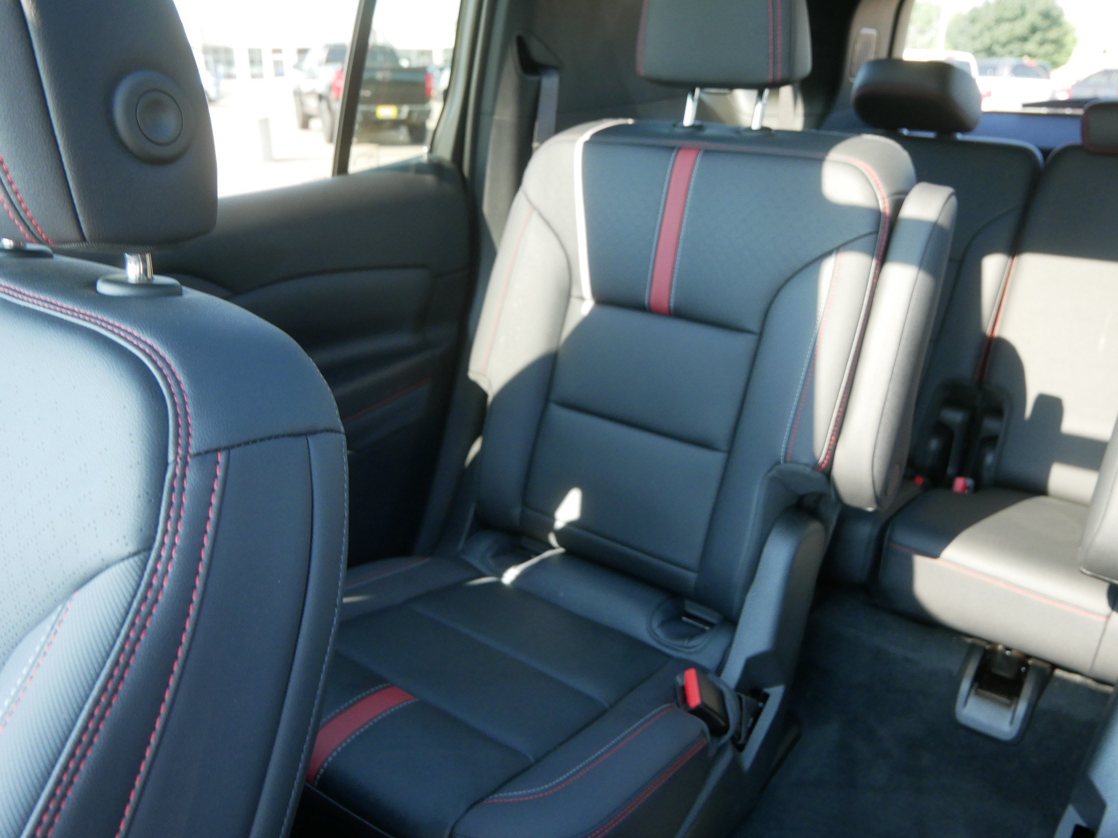 Used 2024 Chevrolet Traverse RS FWD image 12