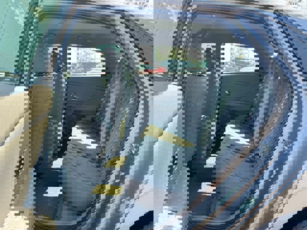 Used 2024 Hyundai Elantra SEL image 13