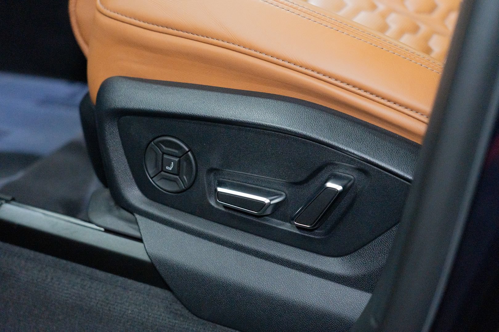 Used 2023 Audi RS Q8 AWD/4WD image 25