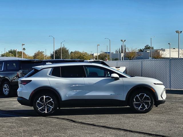 New 2026 Chevrolet Equinox EV LT image 12