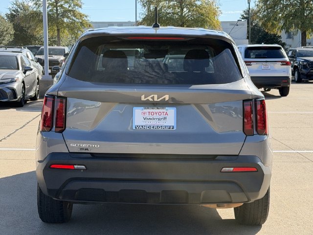 Used 2023 Kia Sorento LX FWD image 5