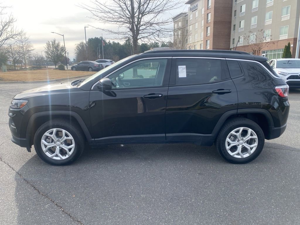 Used 2024 Jeep Compass Latitude image 4