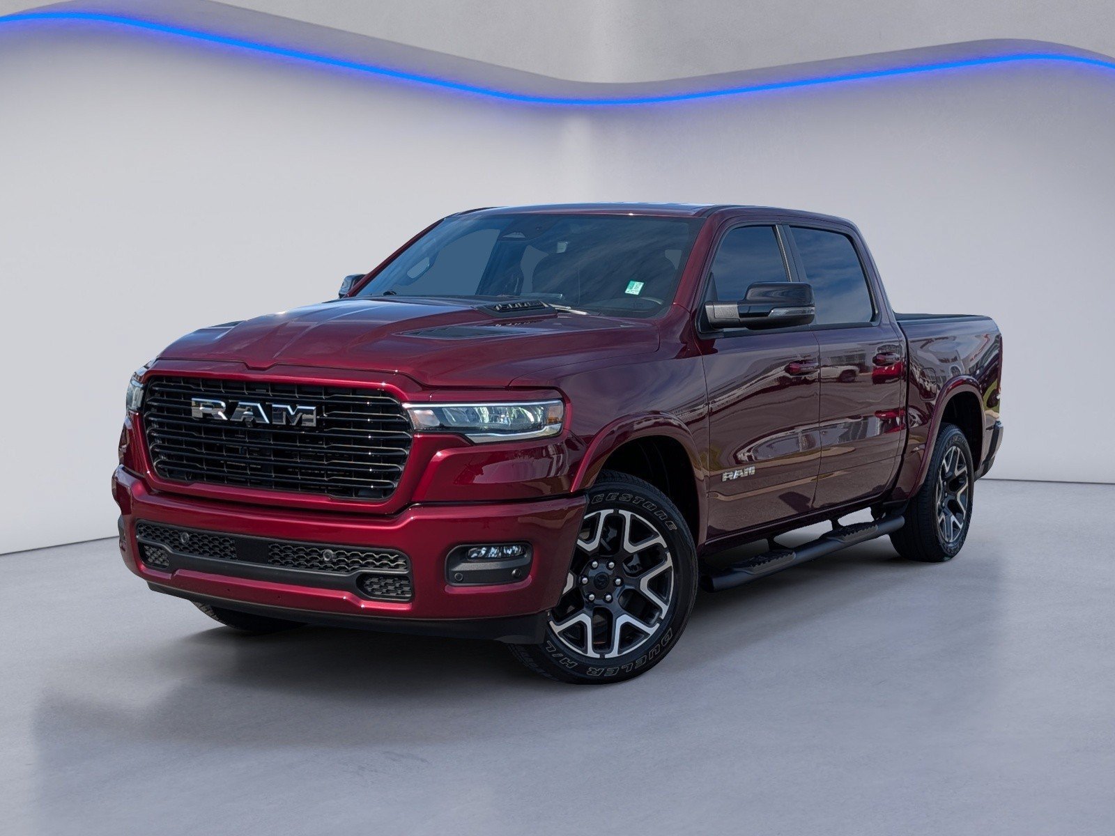 Used 2025 RAM 1500 Laramie AWD/4WD image 2
