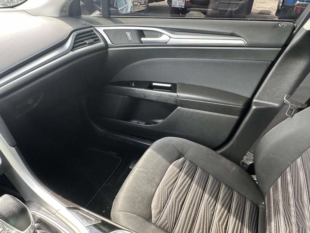 Used 2016 Ford Fusion SE FWD image 31