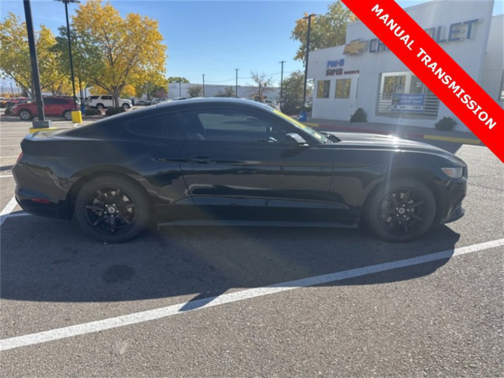 Used 2016 Ford Mustang Coupe image 2