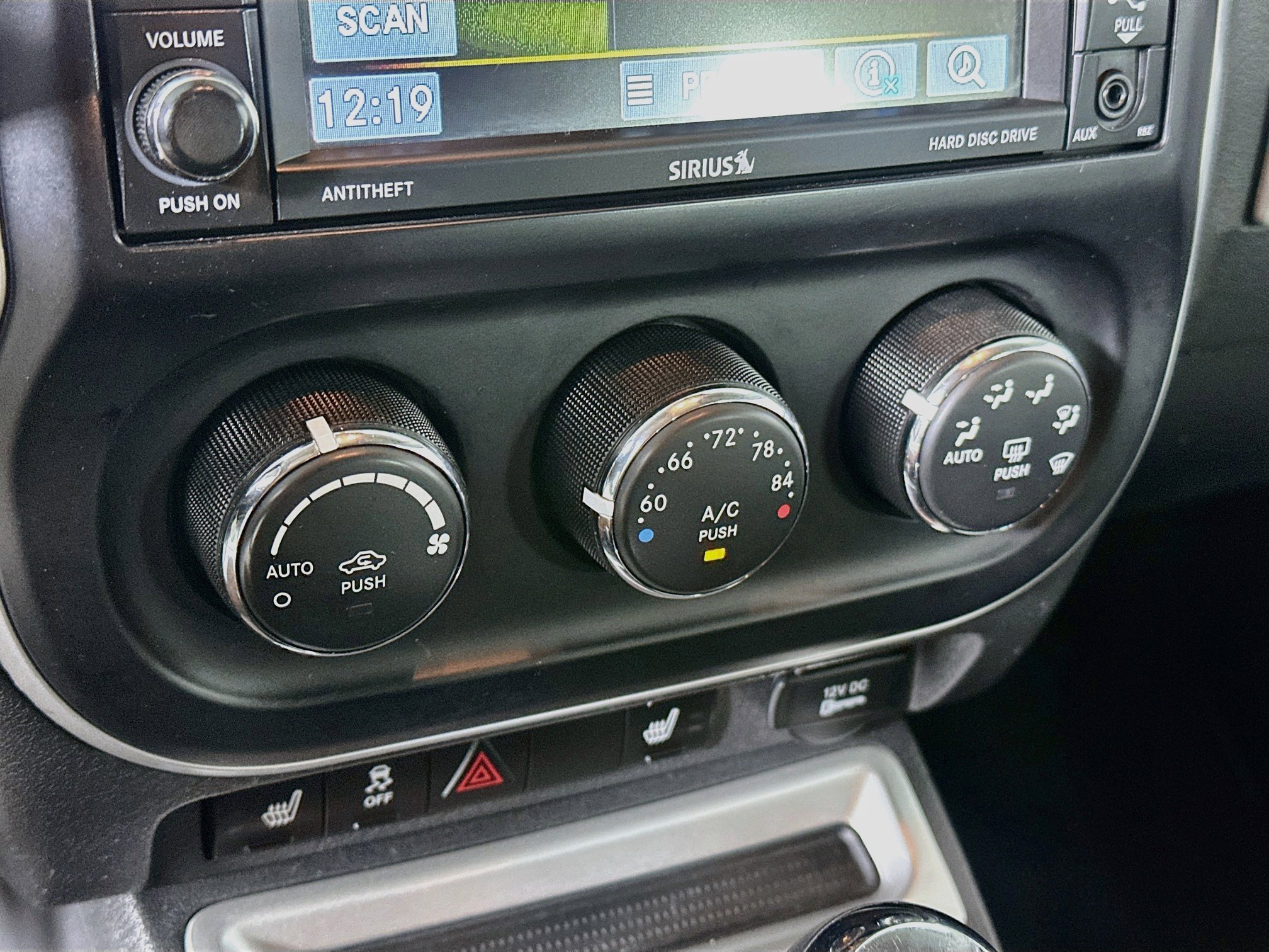 Used 2017 Jeep Compass Latitude FWD image 19