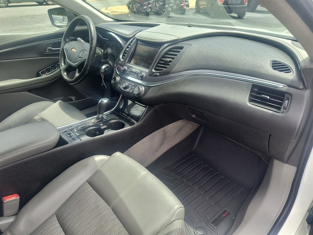 Used 2016 Chevrolet Impala LT FWD image 17
