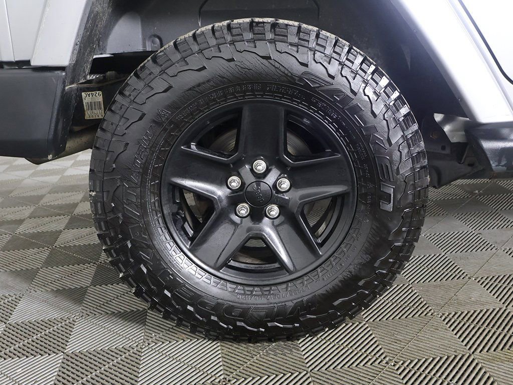 Used 2014 Jeep Wrangler Unlimited Sahara w/ Connectivity Group image 17