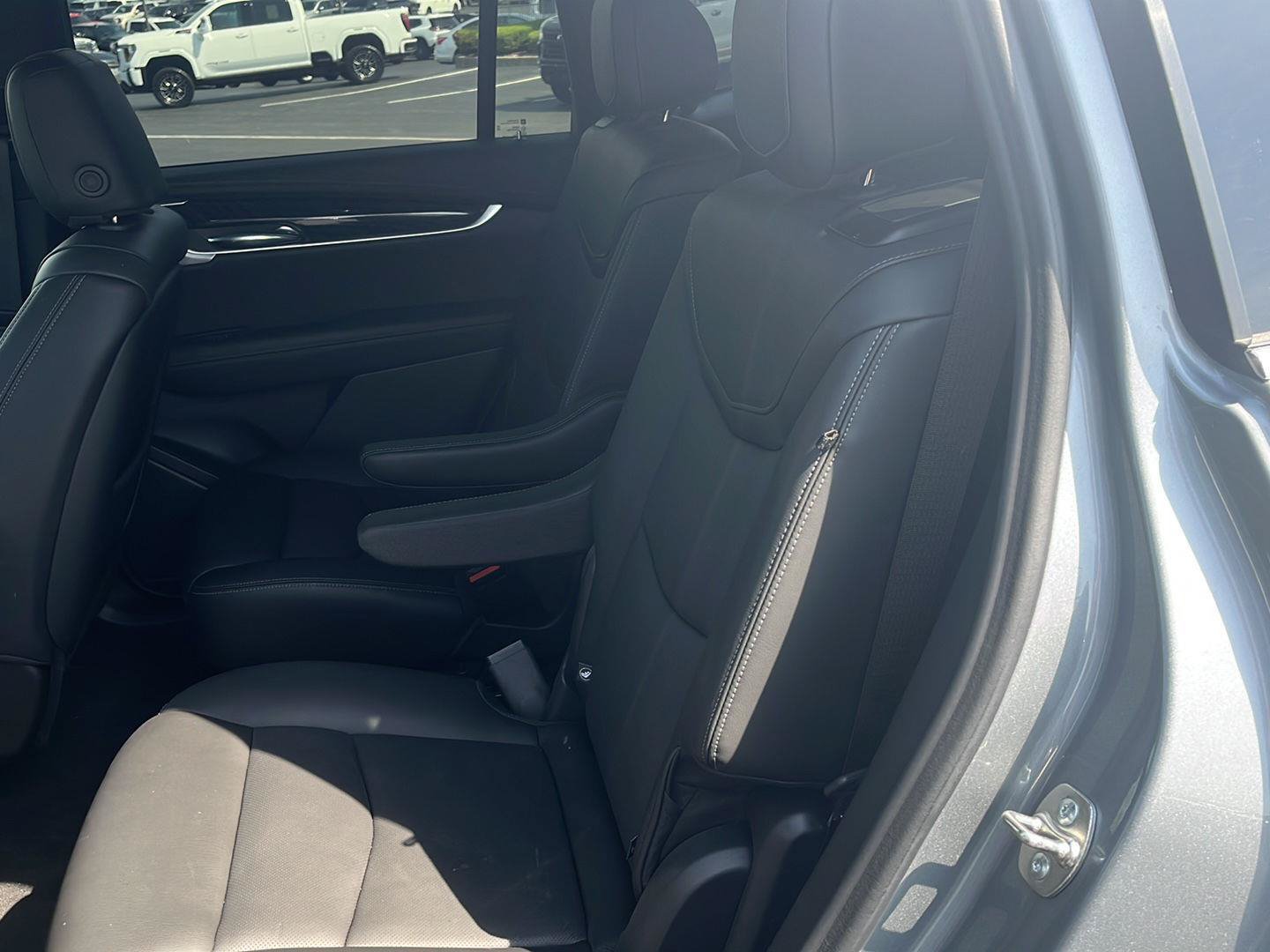 Used 2025 Cadillac XT6 Premium Luxury AWD/4WD image 22
