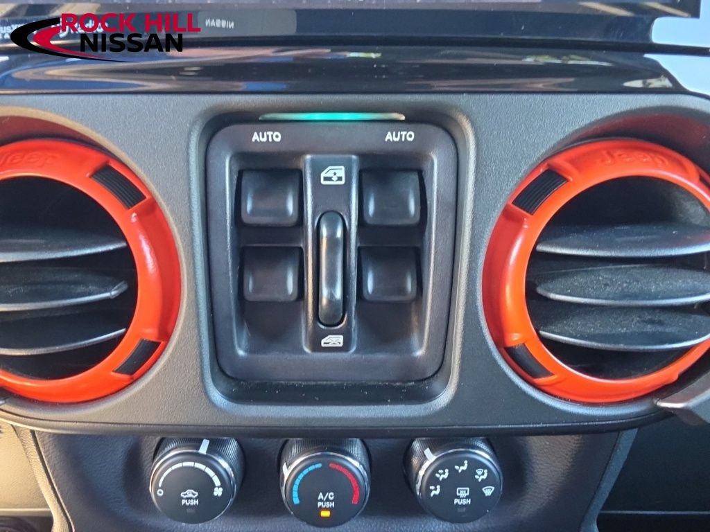 Used 2015 Jeep Wrangler Unlimited Rubicon w/ Connectivity Group AWD/4WD image 24