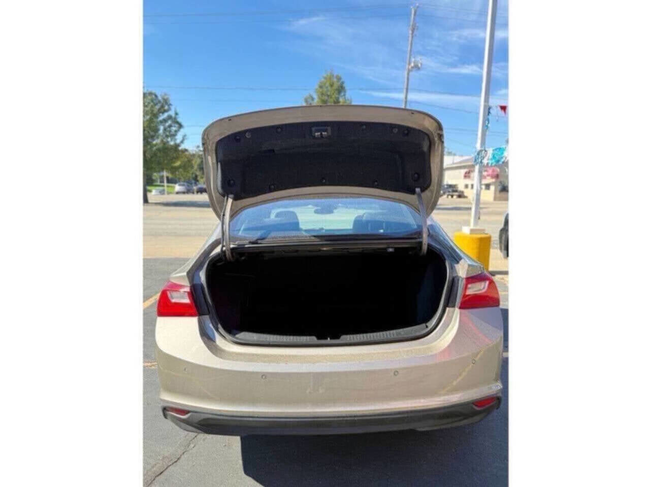 Used 2023 Chevrolet Malibu LT w/ Driver Confidence Package image 19