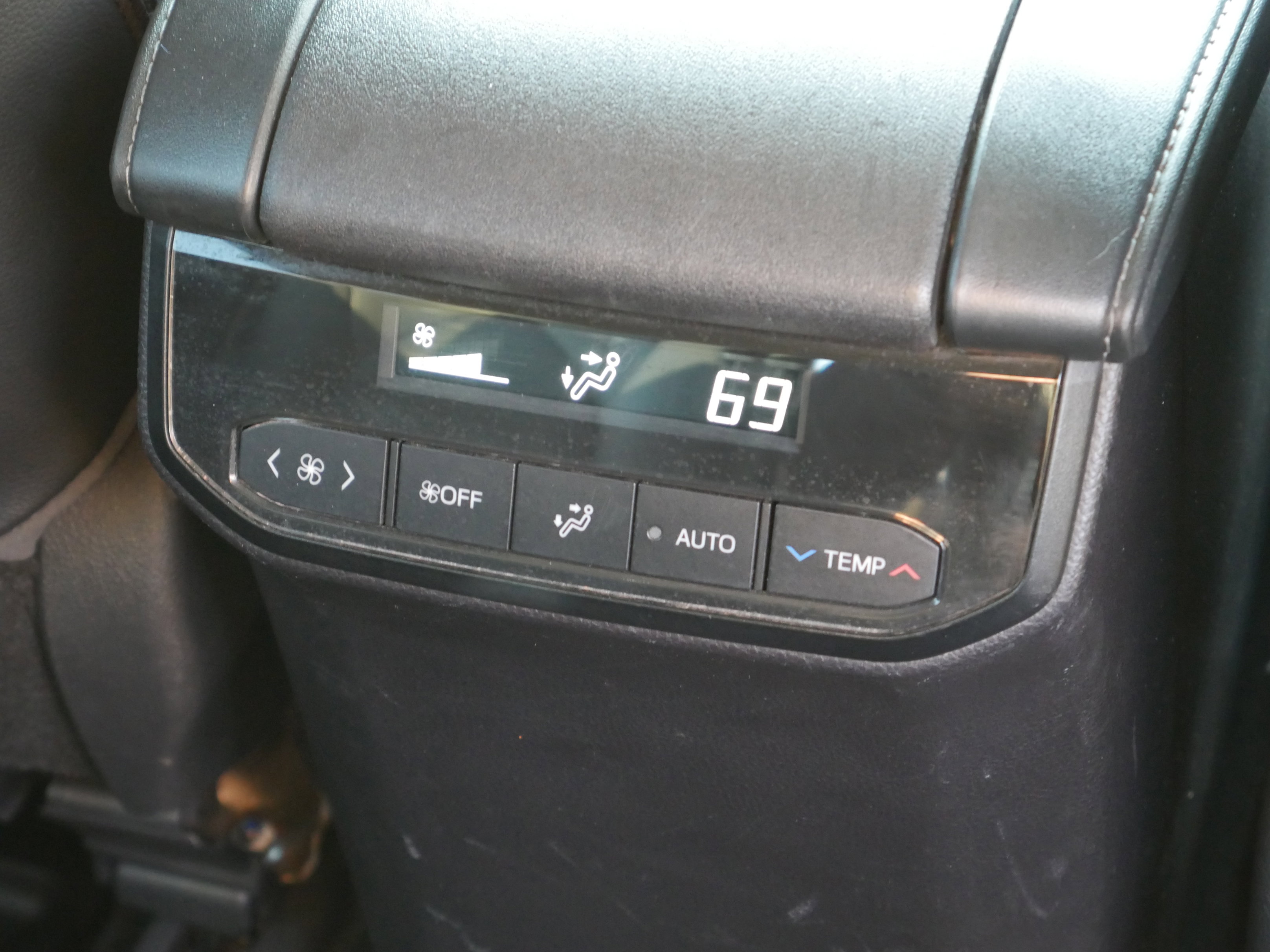 Used 2022 Toyota Highlander XLE image 32