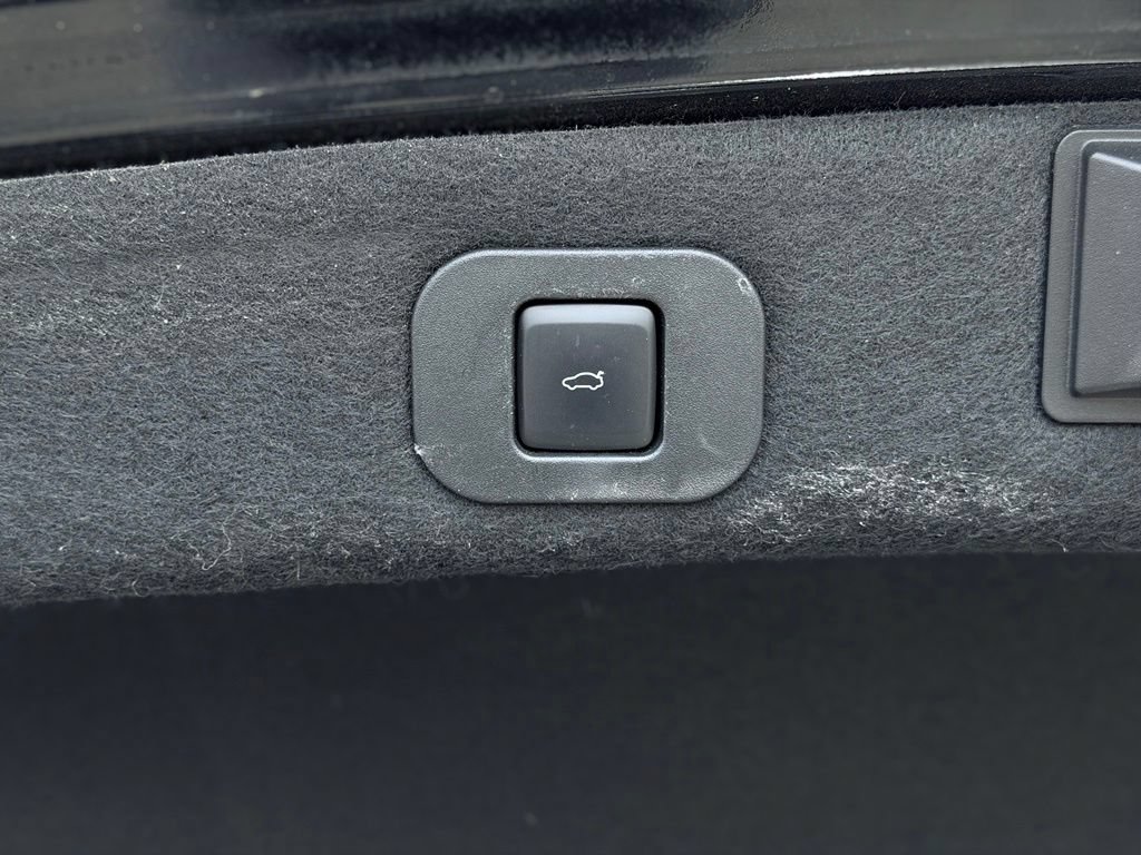 Used 2017 Lincoln Continental Select w/ Climate Package AWD/4WD image 13