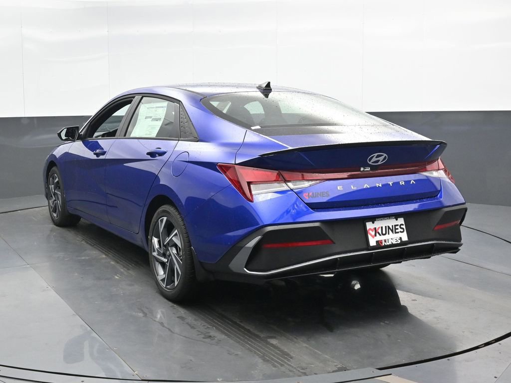 New 2025 Hyundai Elantra Sport image 9