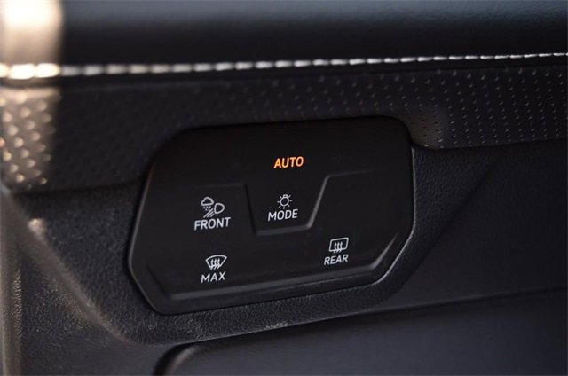 Used 2024 Volkswagen Atlas SEL Premium R-Line image 11