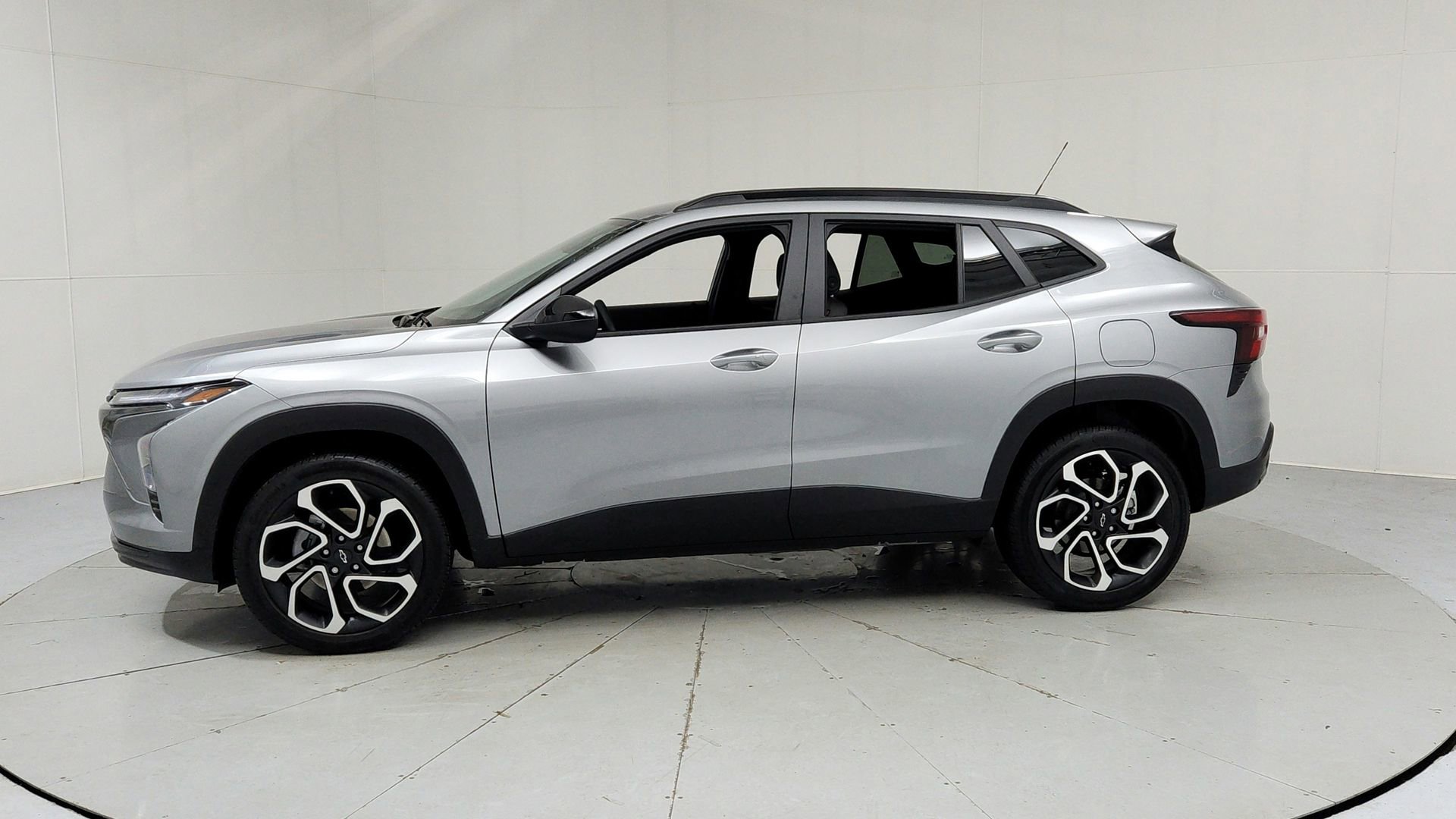 Certified 2025 Chevrolet Trax RS w/ Driver Confidence Package image 2