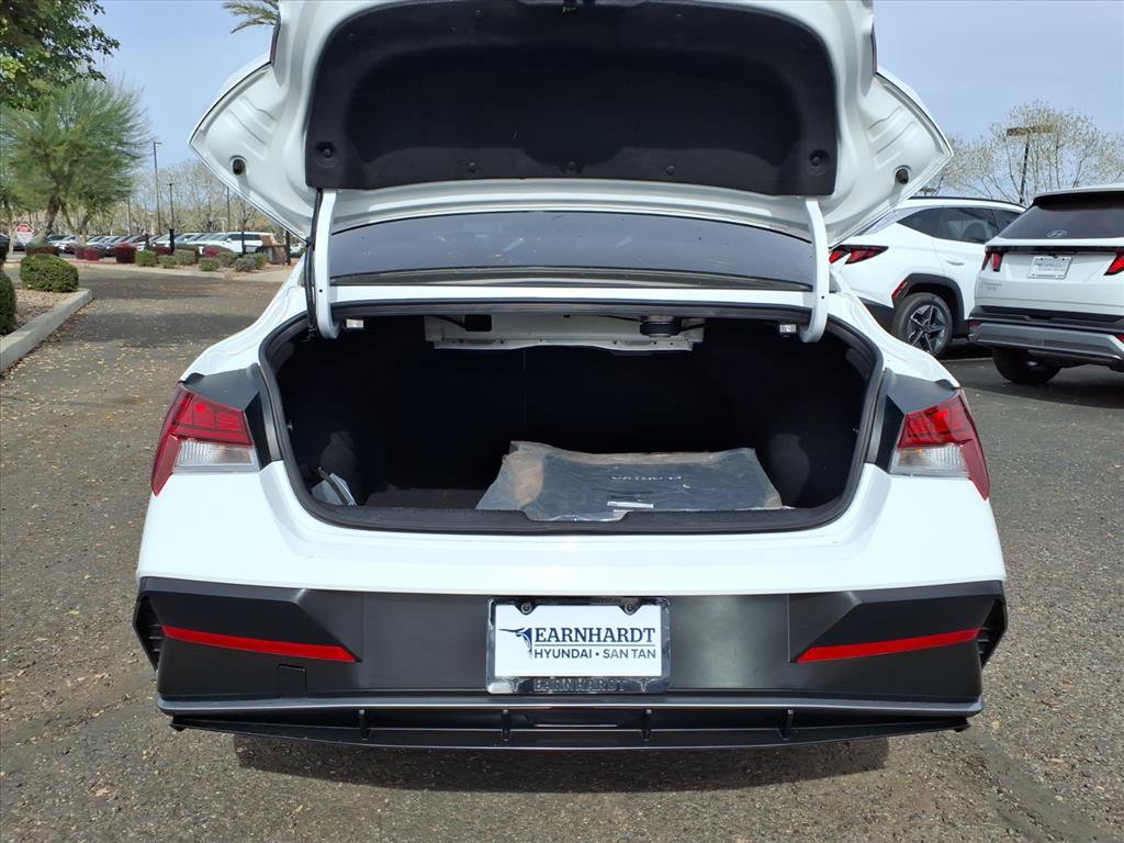Certified 2025 Hyundai Elantra Limited image 10
