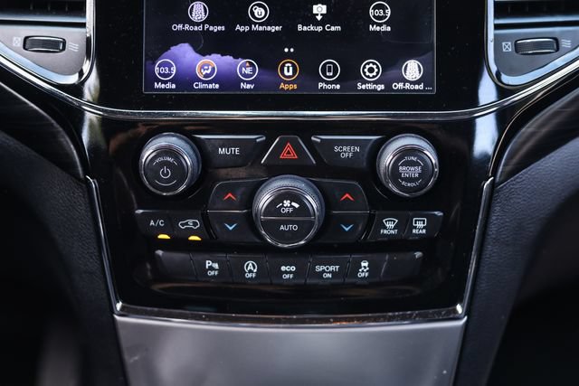 Used 2020 Jeep Grand Cherokee Laredo AWD/4WD image 26