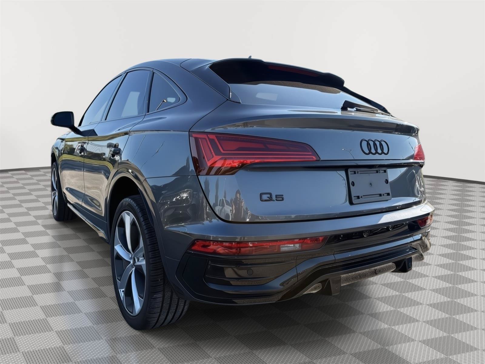 Used 2024 Audi Q5 2.0T Premium Plus w/ Premium Plus Package AWD/4WD image 3
