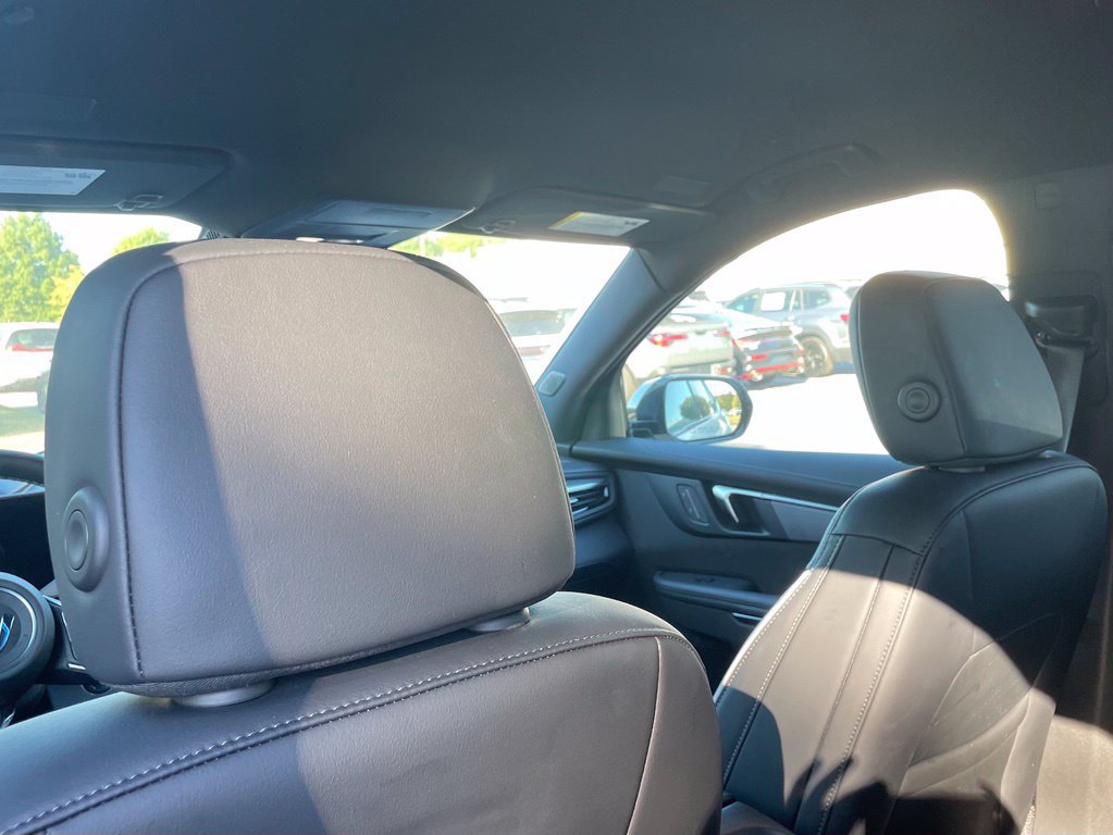 Used 2025 Buick Enclave Sport Touring w/ Power Package FWD image 25