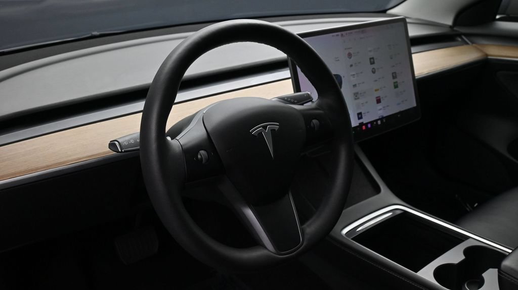 Used 2021 Tesla Model 3 Standard Range Plus RWD image 9