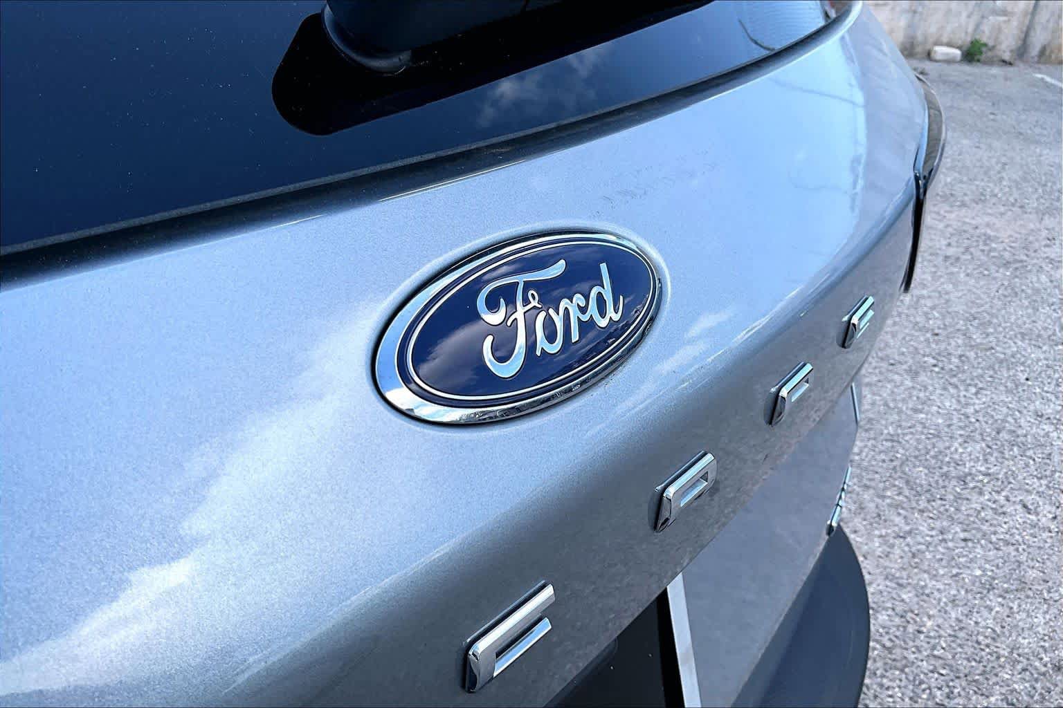 Certified 2022 Ford Escape Titanium w/ Titanium Elite Package AWD/4WD image 31