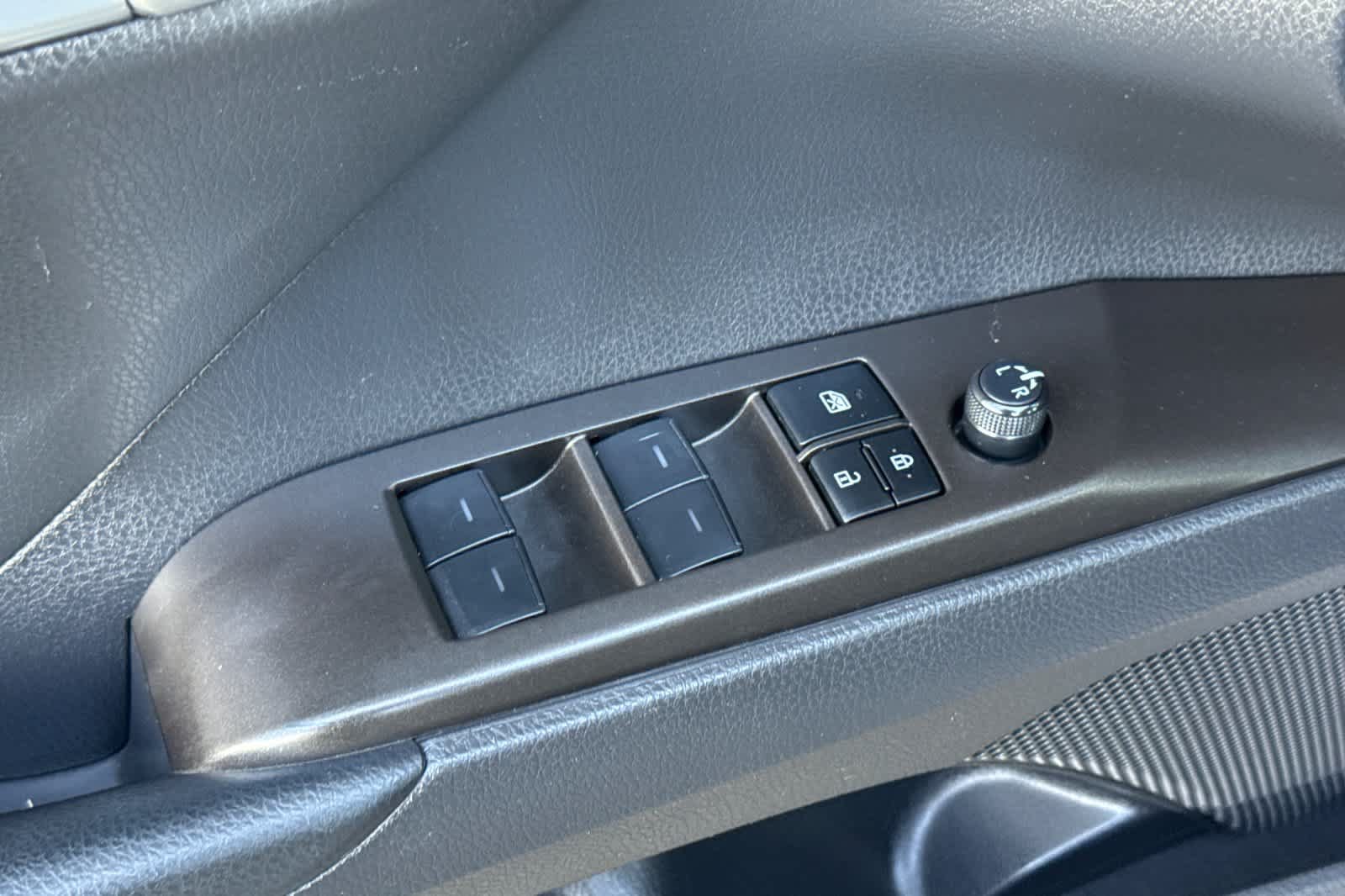 Used 2023 Toyota Camry SE FWD image 13