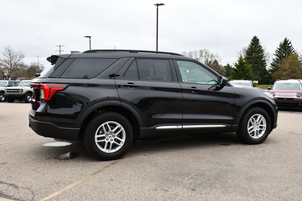 Used 2025 Ford Explorer Active AWD/4WD image 6