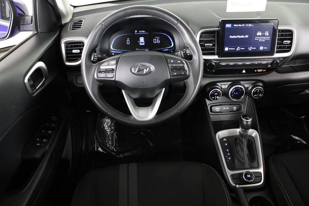 Certified 2024 Hyundai Venue SEL image 8
