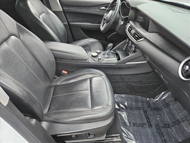 Used 2019 Alfa Romeo Stelvio image 19