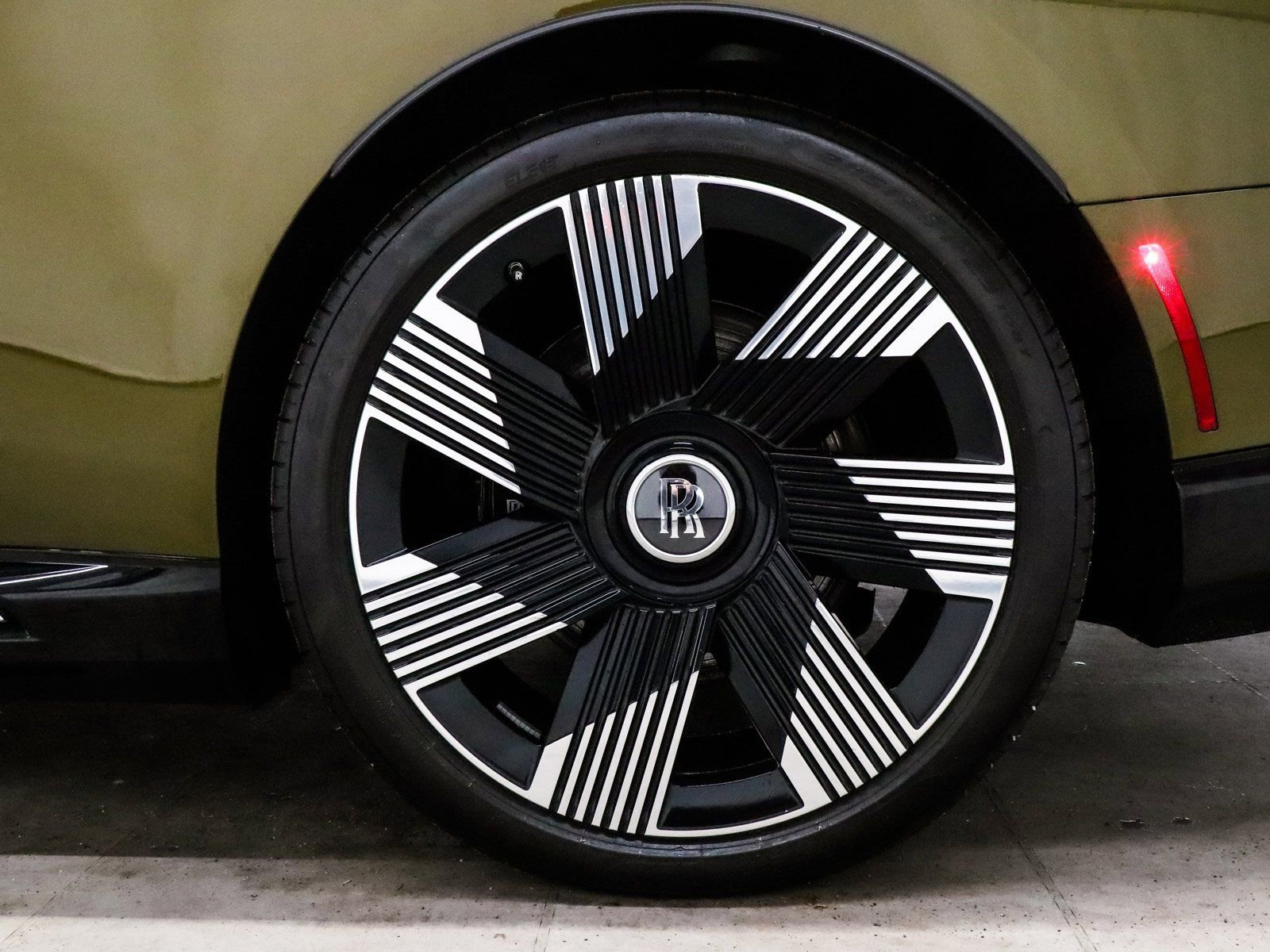 Used 2024 Rolls-Royce Spectre w/ Spectre Launch Package image 10