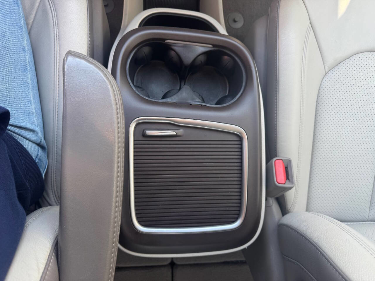 Used 2017 Chrysler Pacifica Touring-L Plus w/ Tire & Wheel Group image 15