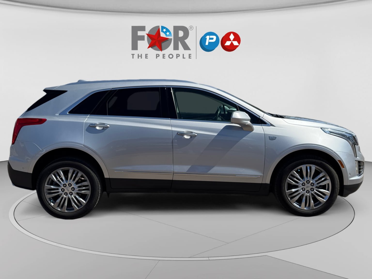 Used 2017 Cadillac XT5 Premium Luxury w/ Driver Assist Package FWD image 6