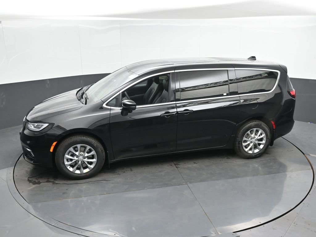 New 2026 Chrysler Pacifica Select image 36