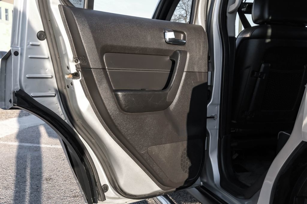 Used 2010 HUMMER H3 Luxury w/ Appearance Package image 47