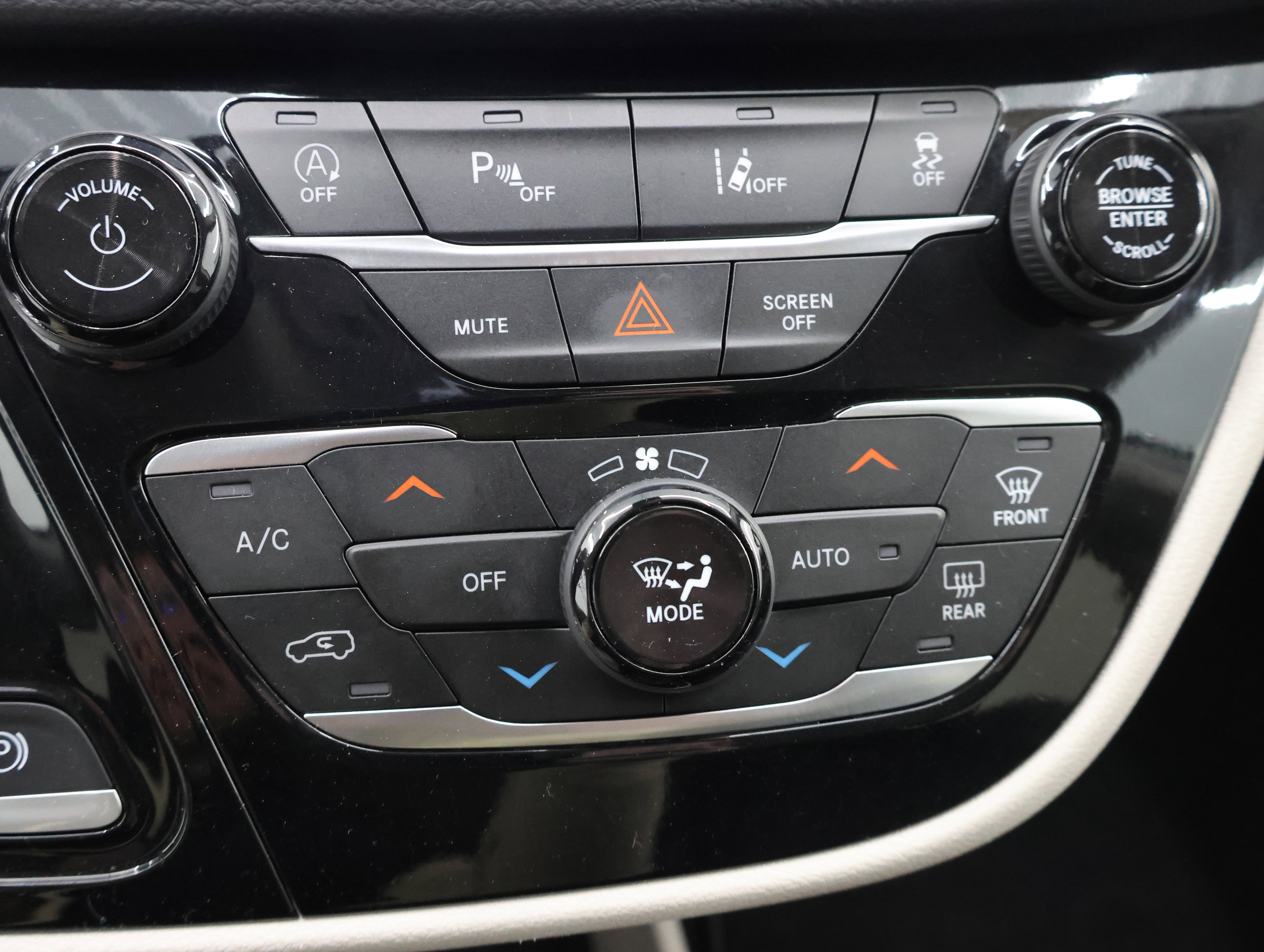 Used 2024 Chrysler Pacifica Touring-L image 47