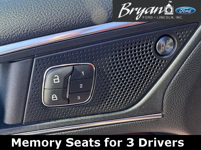 Used 2022 Ford Edge Titanium w/ Equipment Group 301A image 22