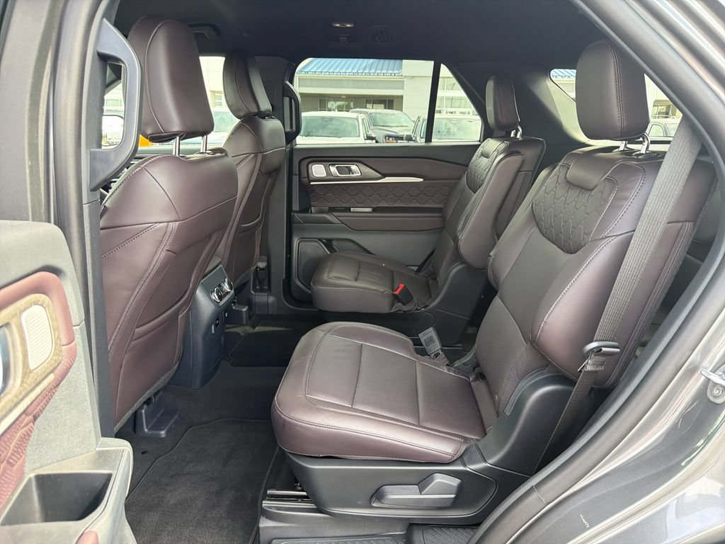 Used 2026 Ford Explorer Platinum w/ LUX Leather Package AWD/4WD image 24
