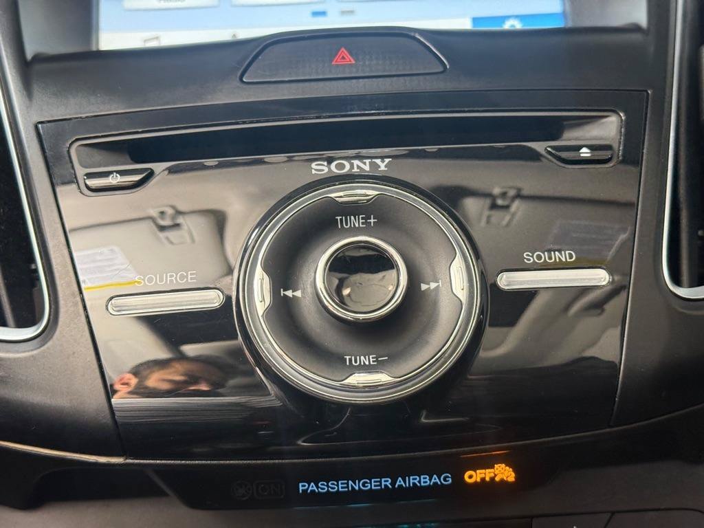 Used 2018 Ford Focus Titanium FWD image 35
