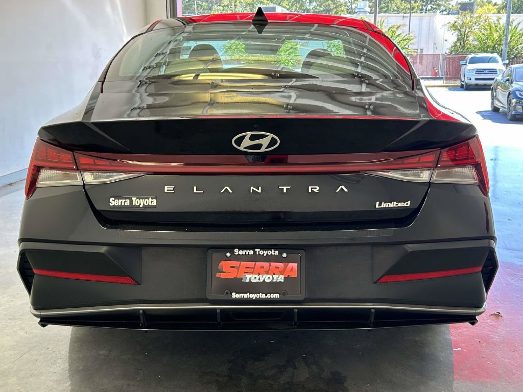 Used 2025 Hyundai Elantra Limited w/ Cargo Package FWD image 4