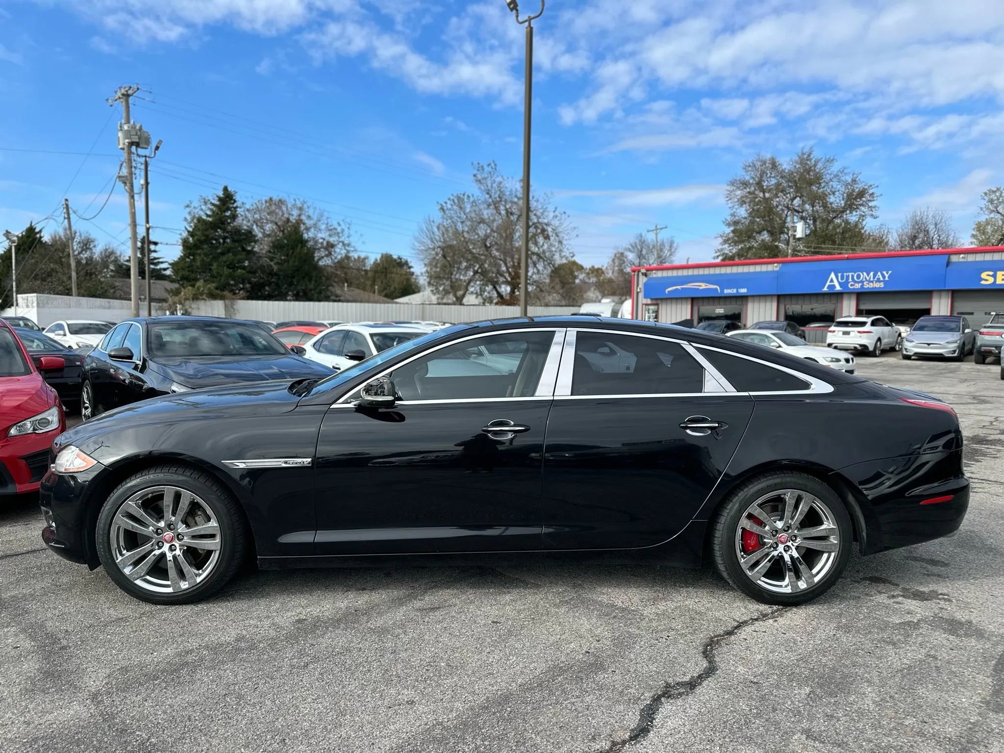 Used 2013 Jaguar XJ image 9