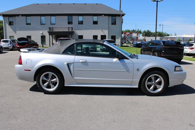 Used 2004 Ford Mustang Convertible RWD image 6