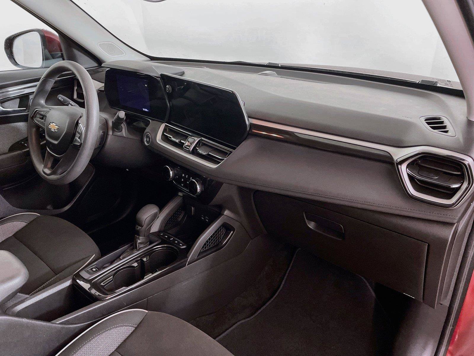 Used 2025 Chevrolet TrailBlazer LT AWD/4WD image 26