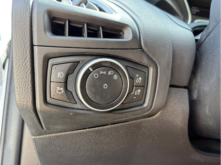 Used 2015 Ford Focus Titanium FWD image 30