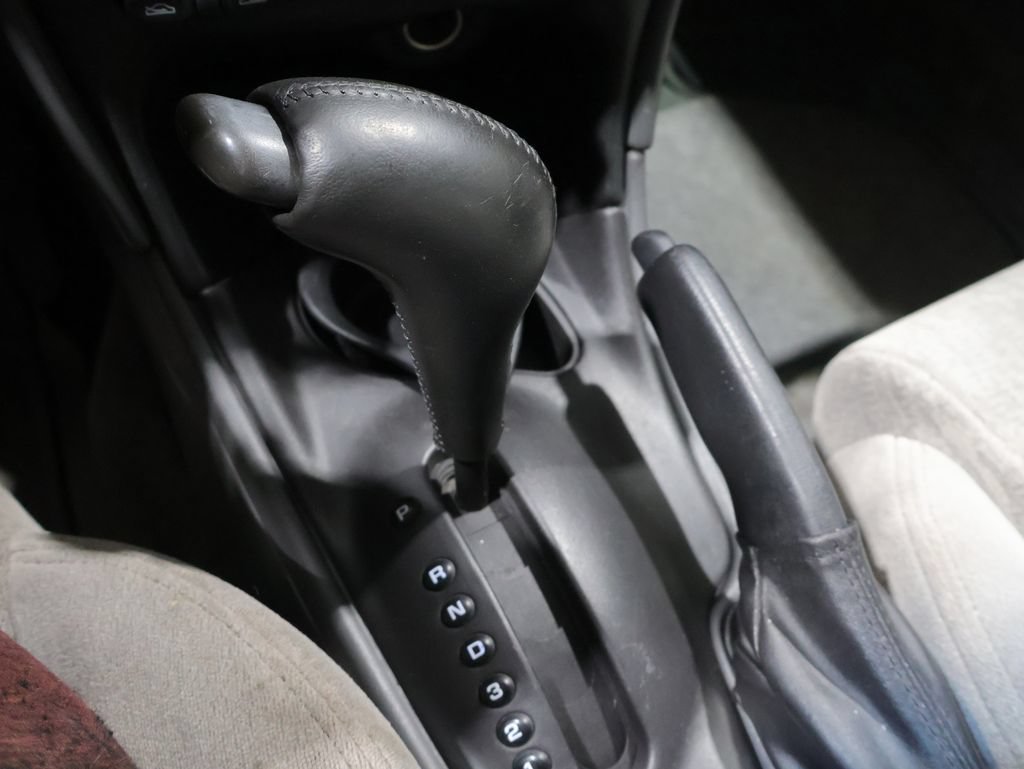 Used 2003 Oldsmobile Alero GL FWD image 25