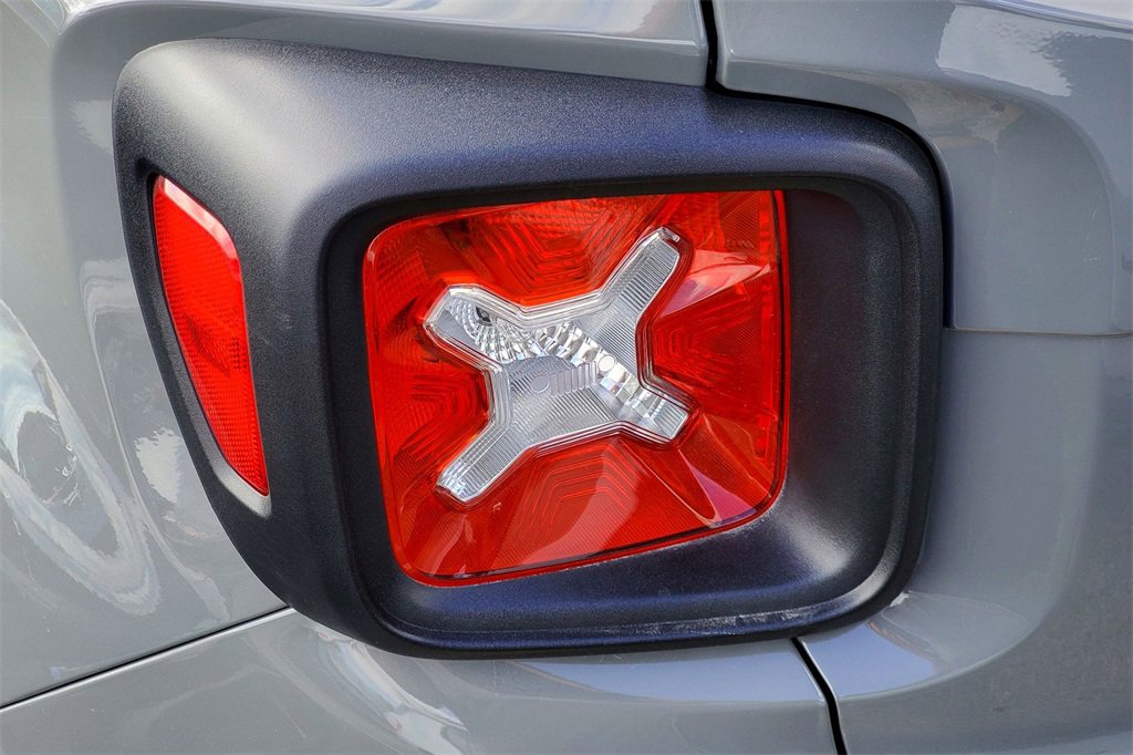 Used 2023 Jeep Renegade Latitude image 7