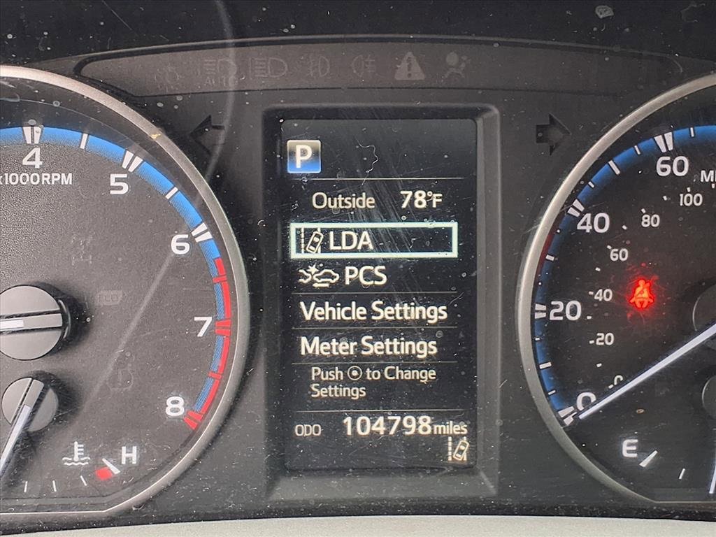 Used 2018 Toyota RAV4 LE image 11