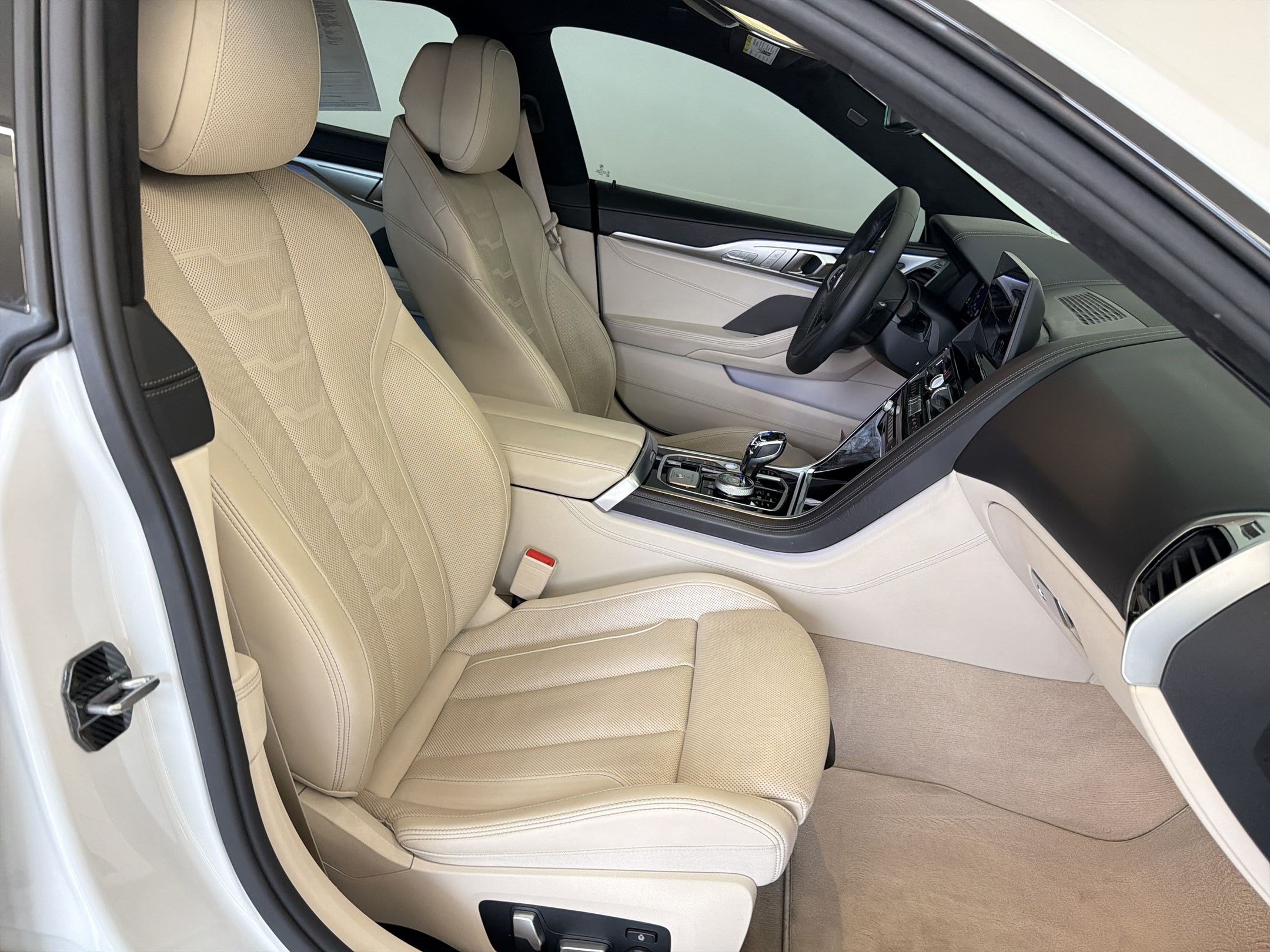 Used 2023 BMW ALPINA B8 xDrive Gran Coupe AWD/4WD image 30