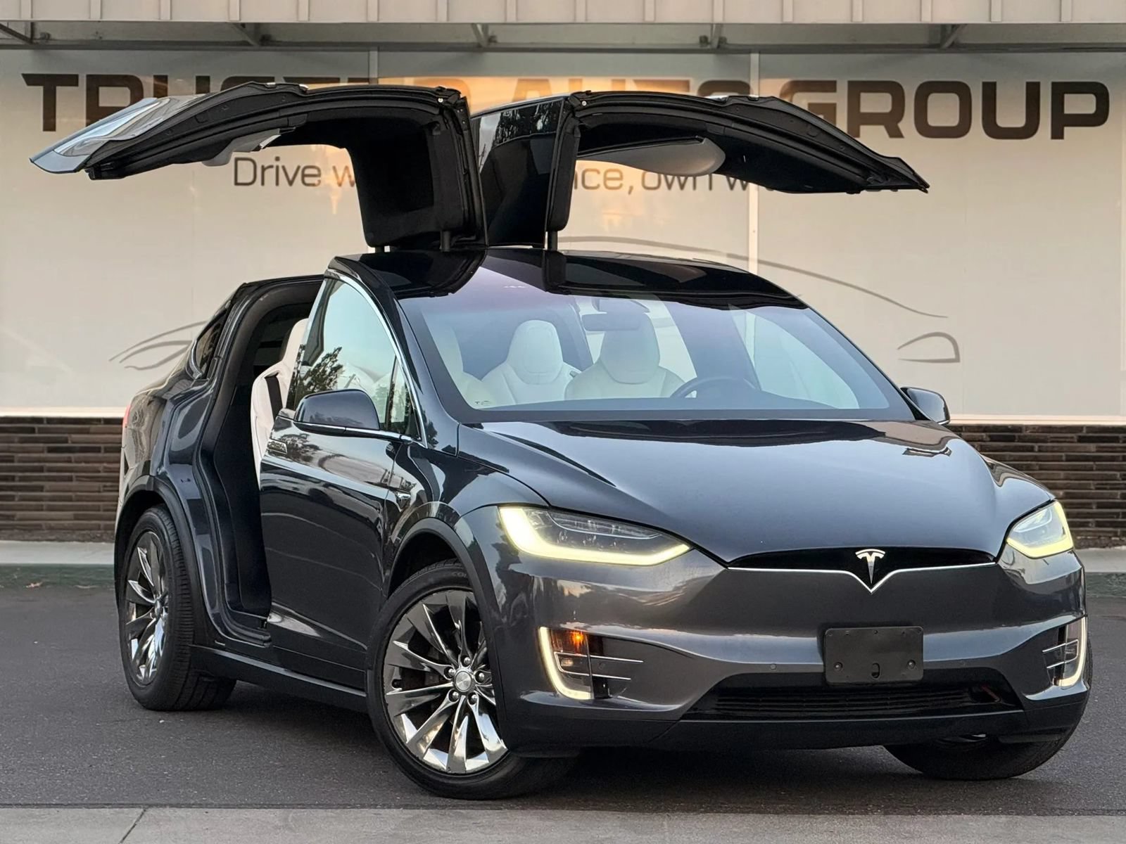 Used 2016 Tesla Model X 90D AWD/4WD image 3